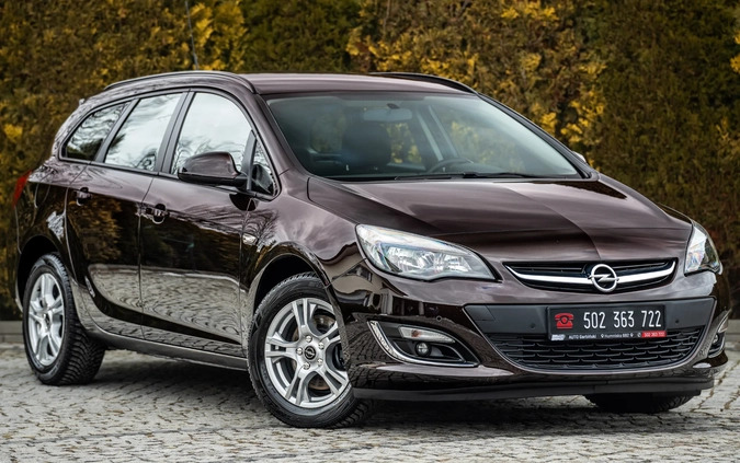 Opel Astra cena 31900 przebieg: 159000, rok produkcji 2014 z Brzozów małe 742